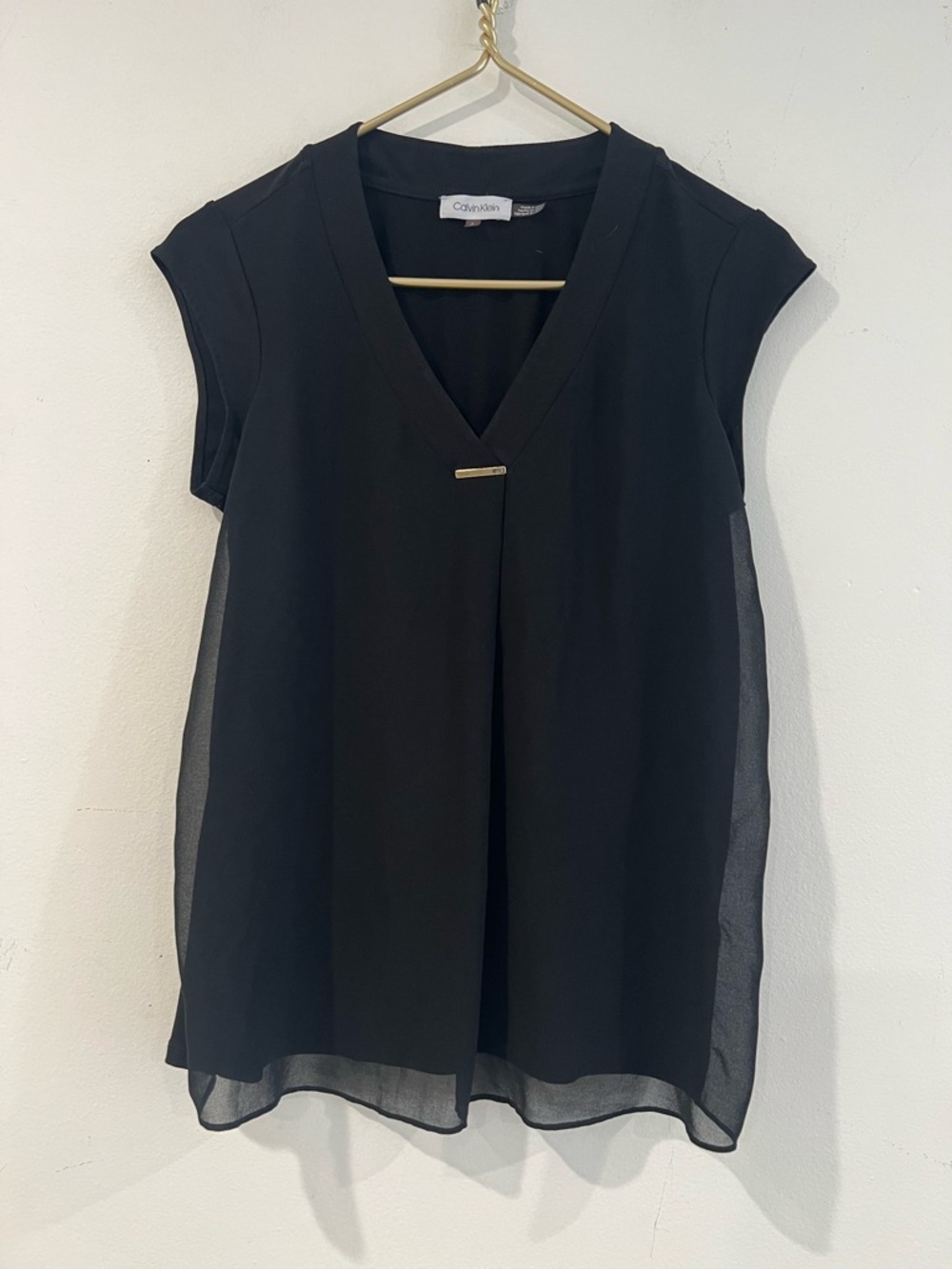 Calvin Klein Black V-Neck short Sleeve Blouse with Accent gold Bar S